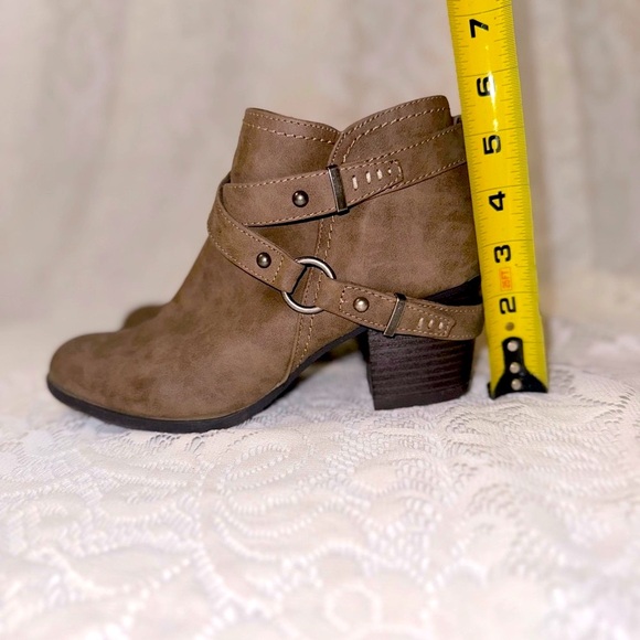 INDIGO RD. Western style faux leather brown boots heel strap buckle - Picture 7 of 8
